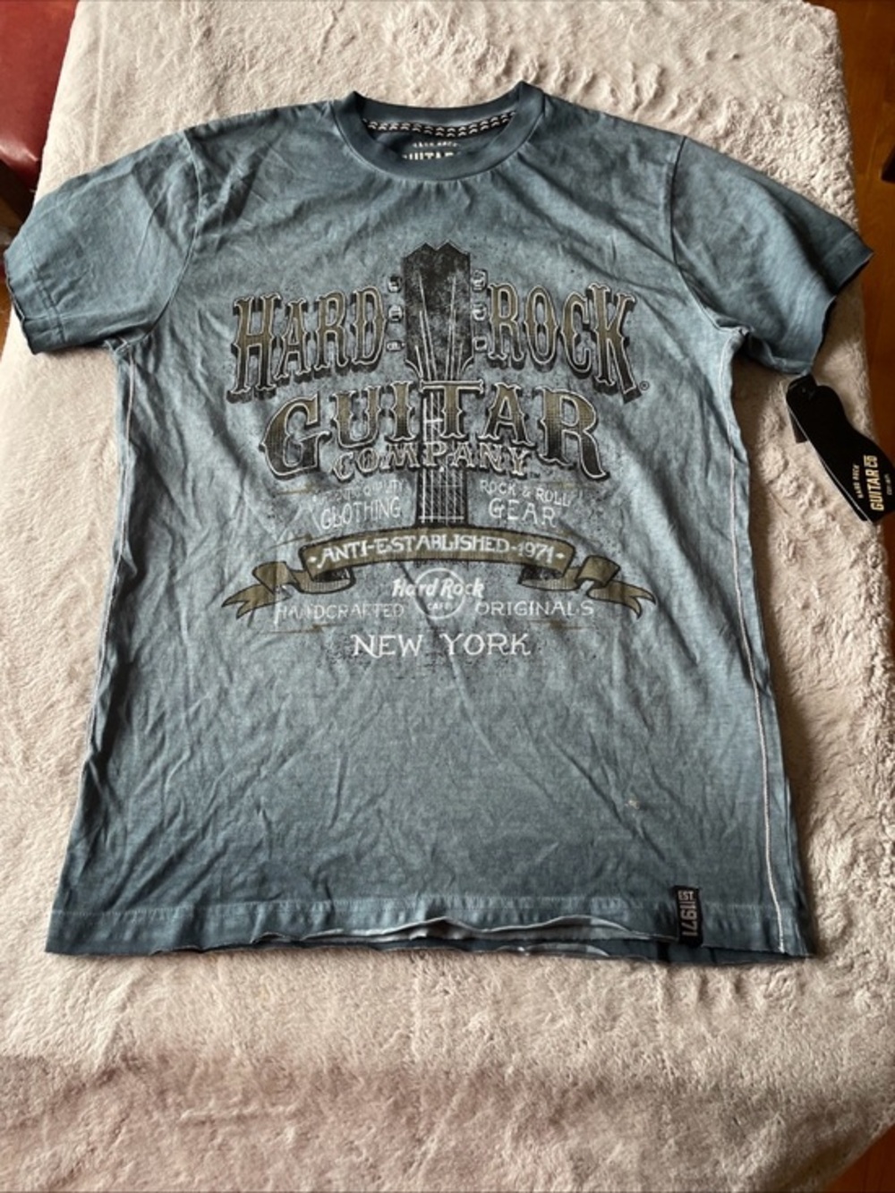 Hard Rock Cafe New York Men's Guitar Company Graphic T-Shirt - Blue med